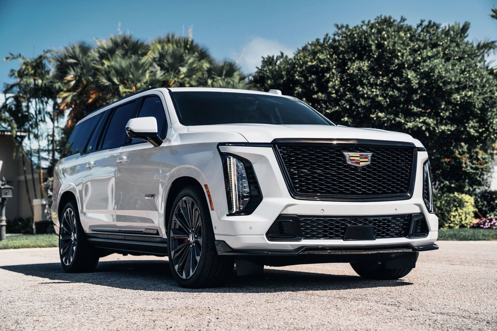 Used 2025 Cadillac Escalade ESV V AWD/4WD video 2