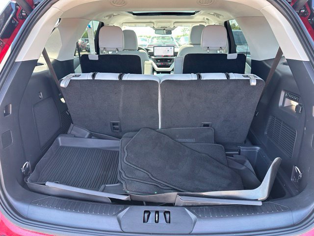 Used 2025 Ford Explorer Platinum w/ Ultimate Package AWD/4WD image 12
