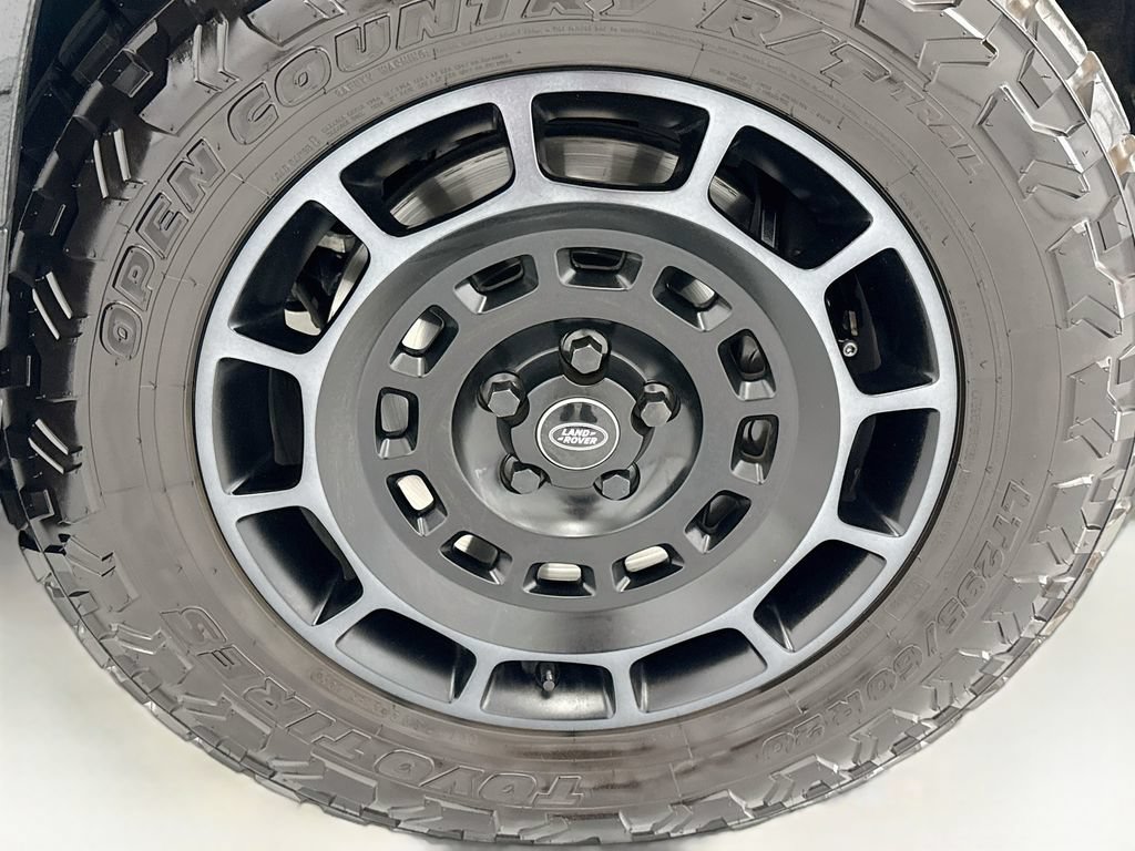 Used 2025 Land Rover Defender 110 AWD/4WD image 29