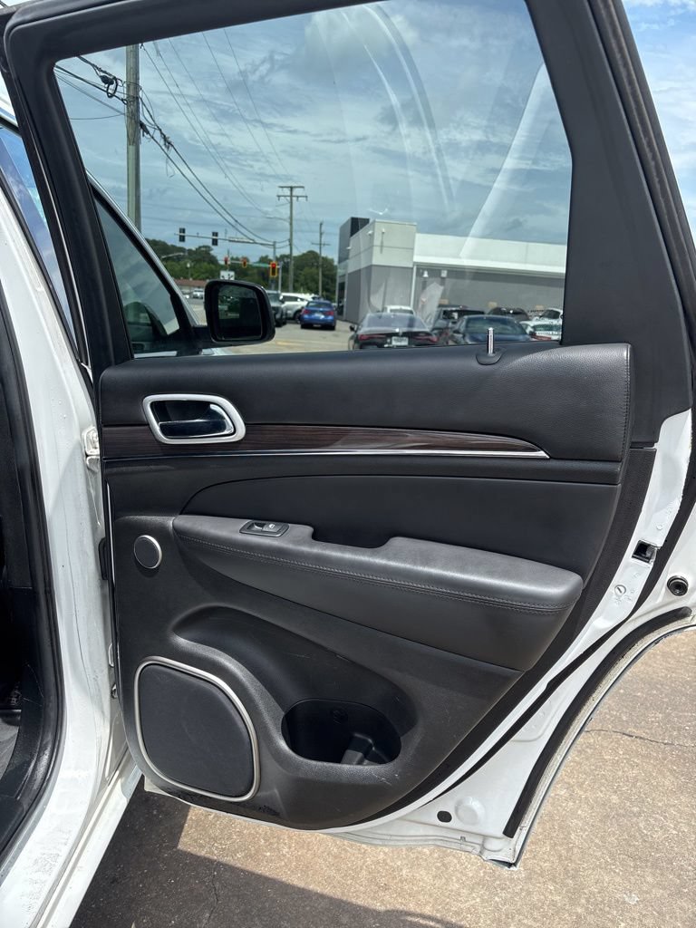 Used 2018 Jeep Grand Cherokee Overland w/ Interior Metal Package AWD/4WD image 21