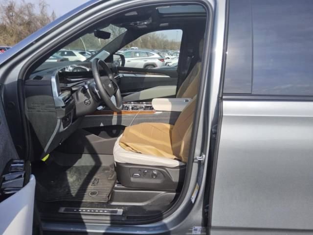 Used 2026 Cadillac Escalade ESV Platinum Sport w/ LPO, Floor Liner Package image 5