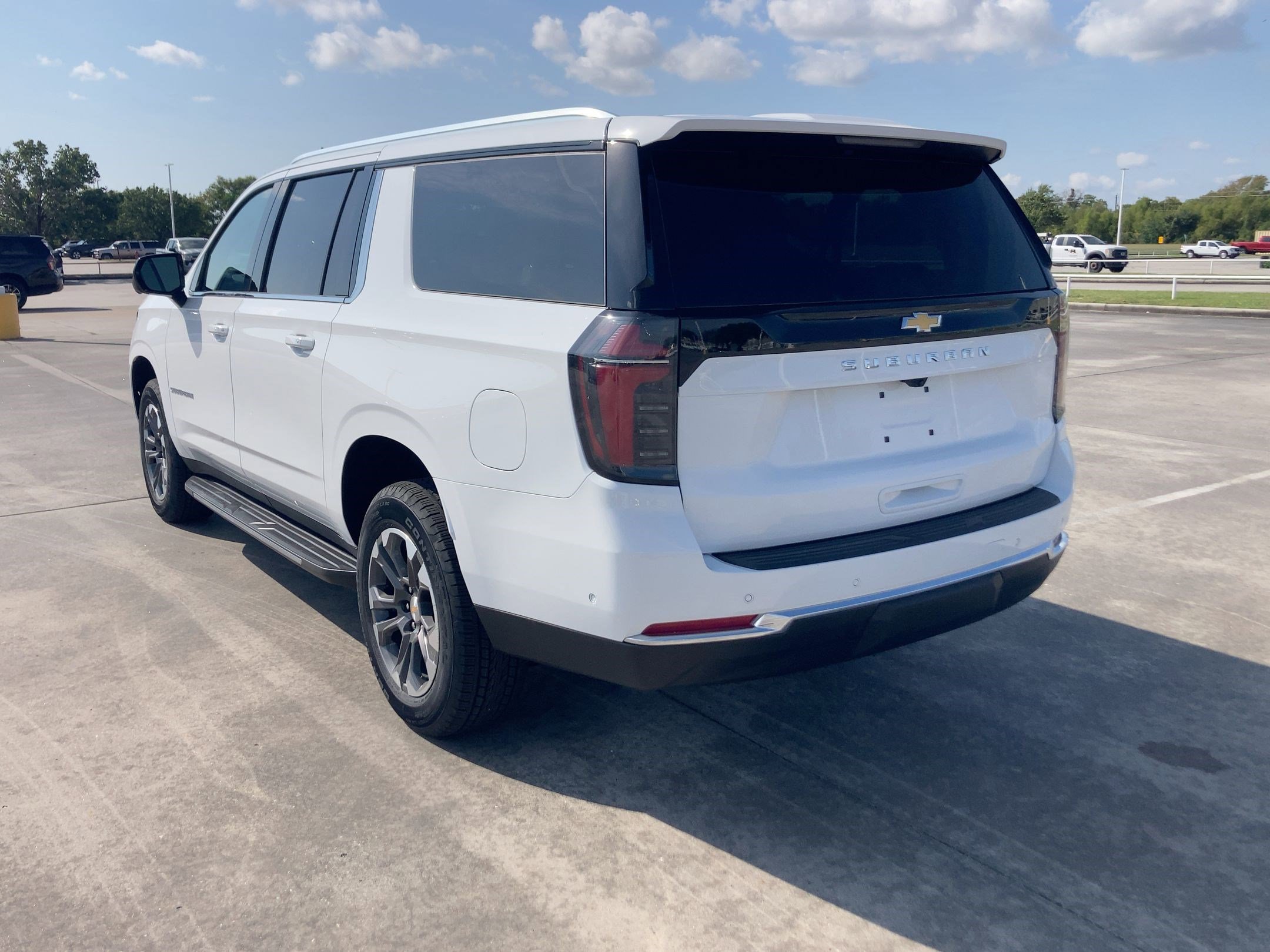 New 2026 Chevrolet Suburban LS image 3