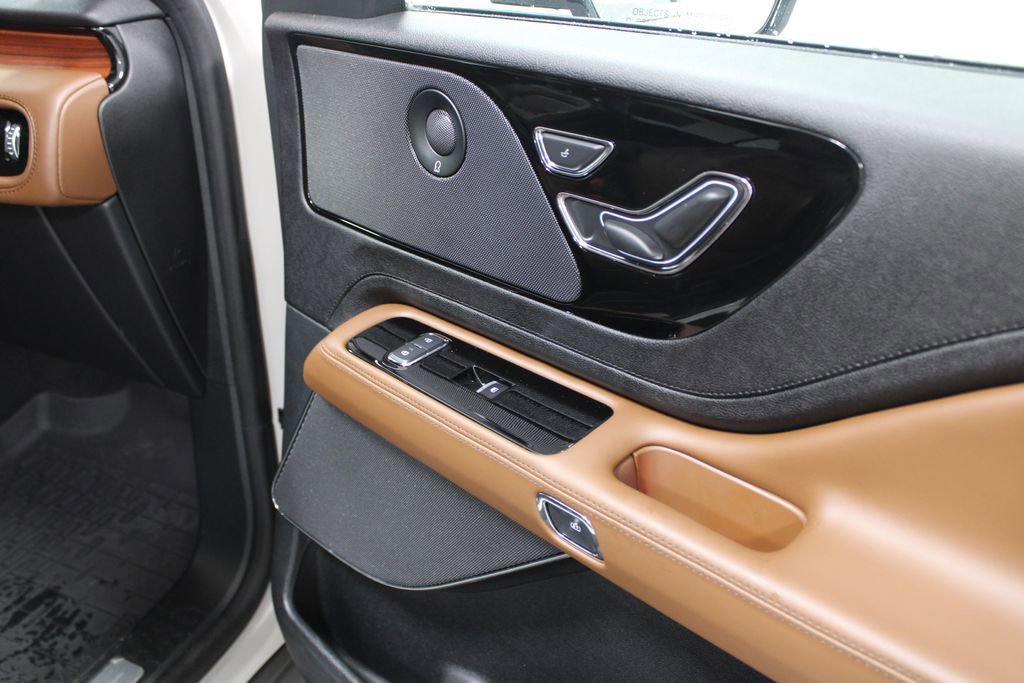 Used 2024 Lincoln Aviator Reserve w/ Equipment Group 201A image 32