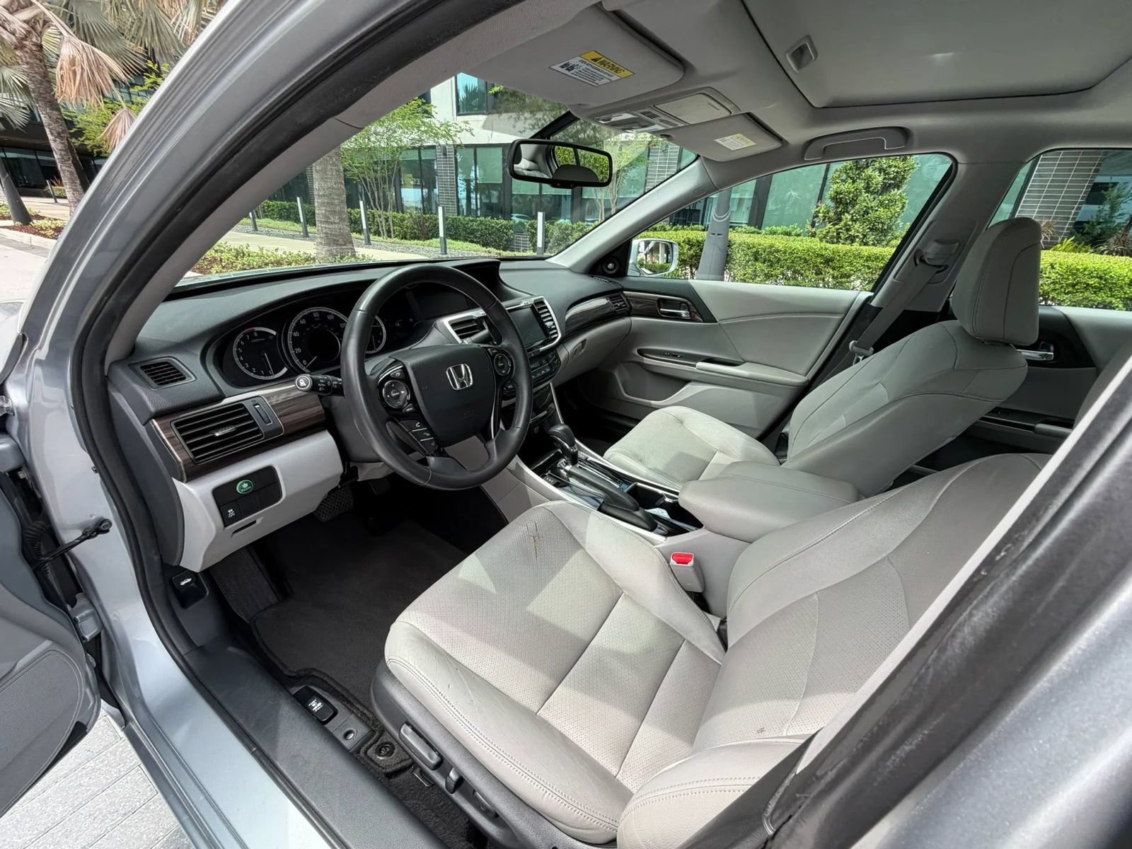 Used 2017 Honda Accord EX-L image 11