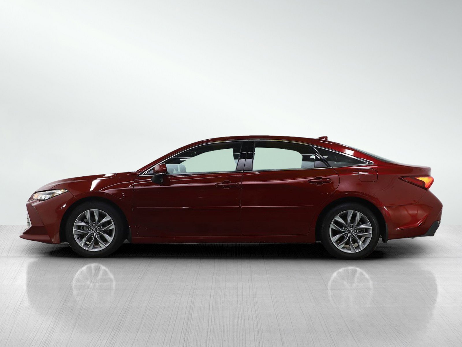 Used 2020 Toyota Avalon XLE FWD image 2