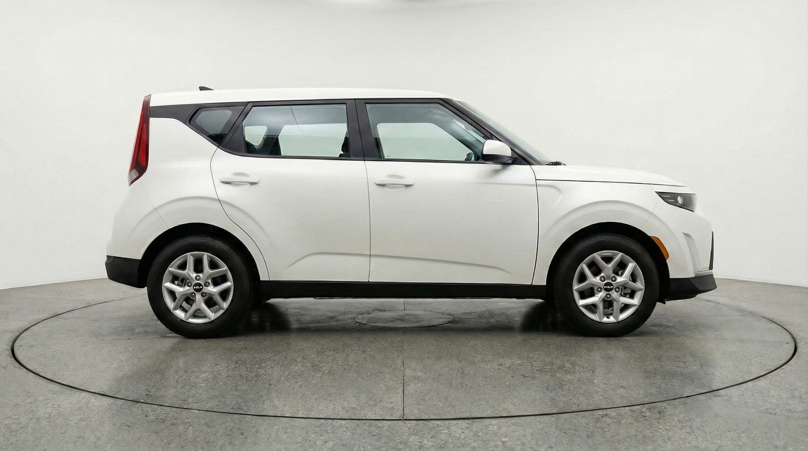Used 2025 Kia Soul LX w/ LX Technology Package image 11