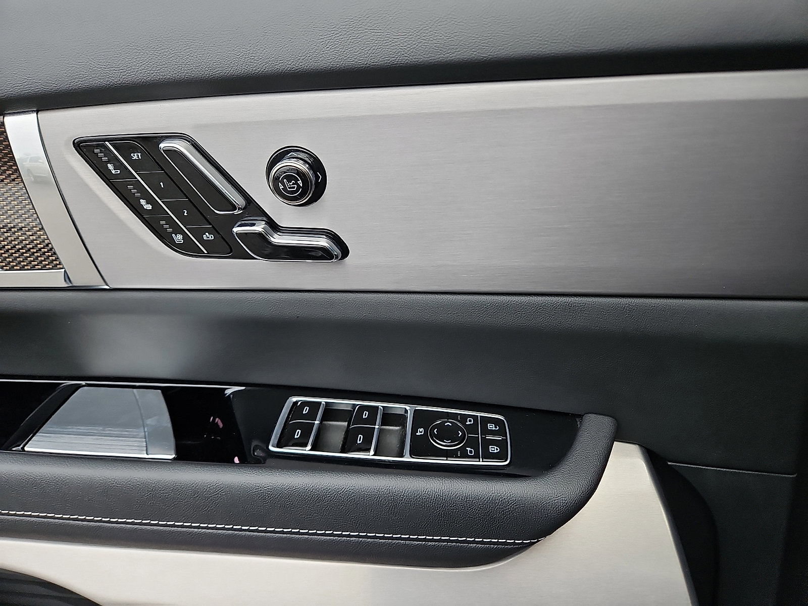 Certified 2026 Cadillac Vistiq Luxury image 13