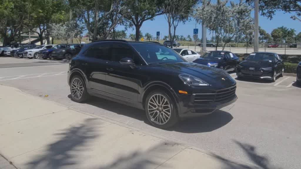 Used 2023 Porsche Cayenne AWD/4WD image 2