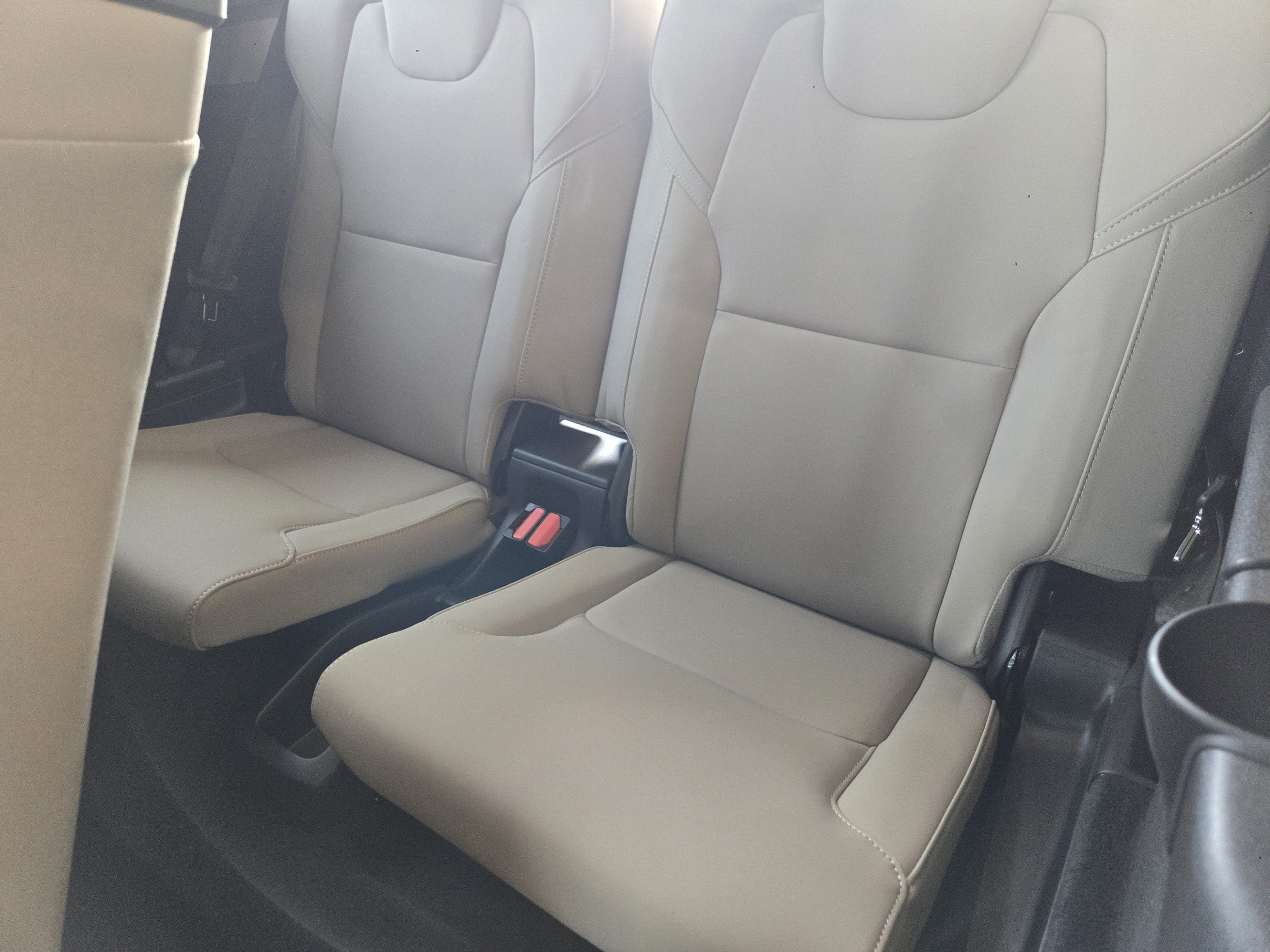 Certified 2026 Volvo XC90 B6 Plus w/ Protection Package Premier AWD/4WD image 31