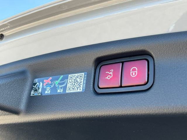 New 2025 Mercedes-Benz C 300 4MATIC Sedan image 38