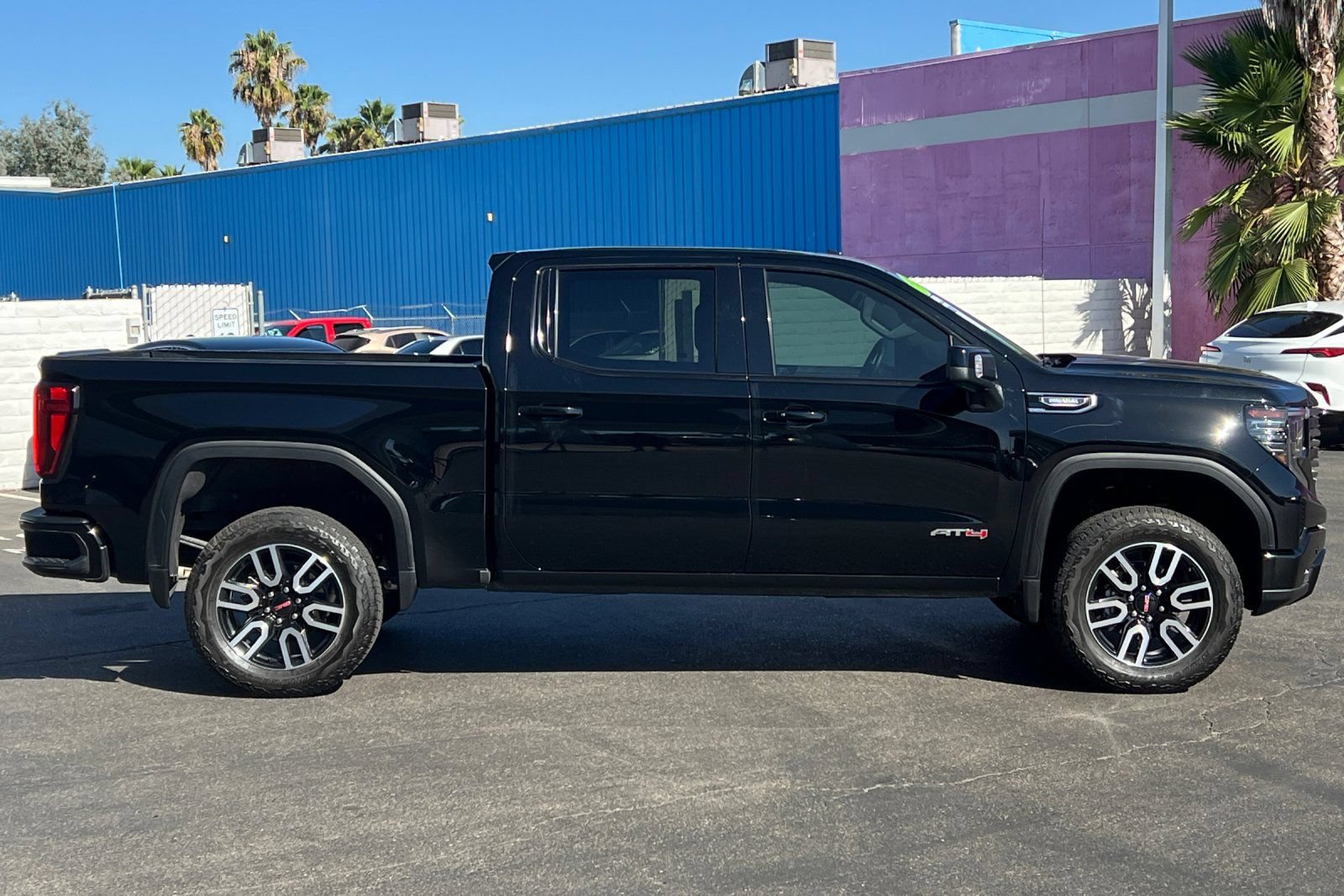 Used 2025 GMC Sierra 1500 AT4 w/ Technology Package AWD/4WD image 3