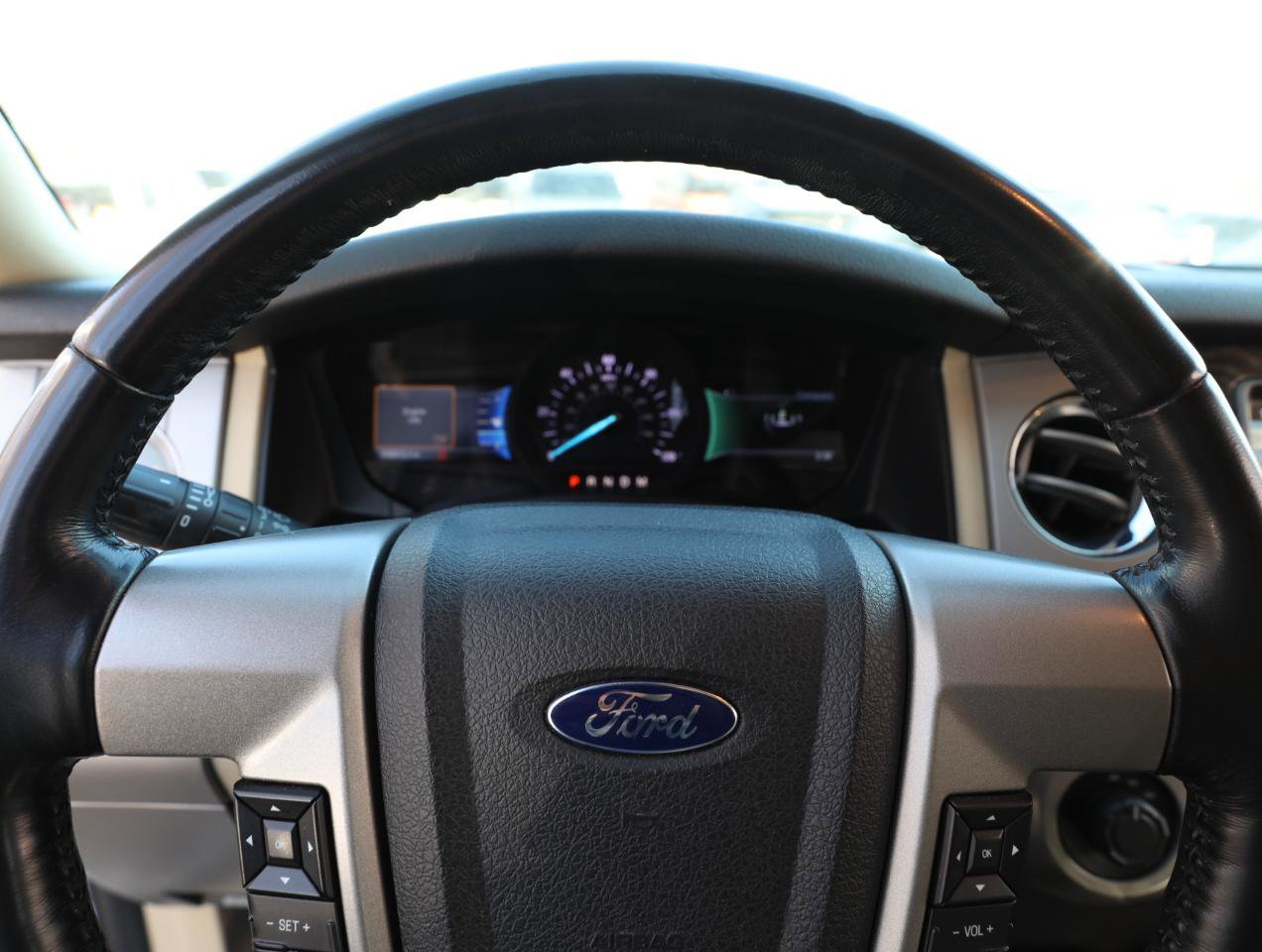 Used 2016 Ford Expedition Limited image 27