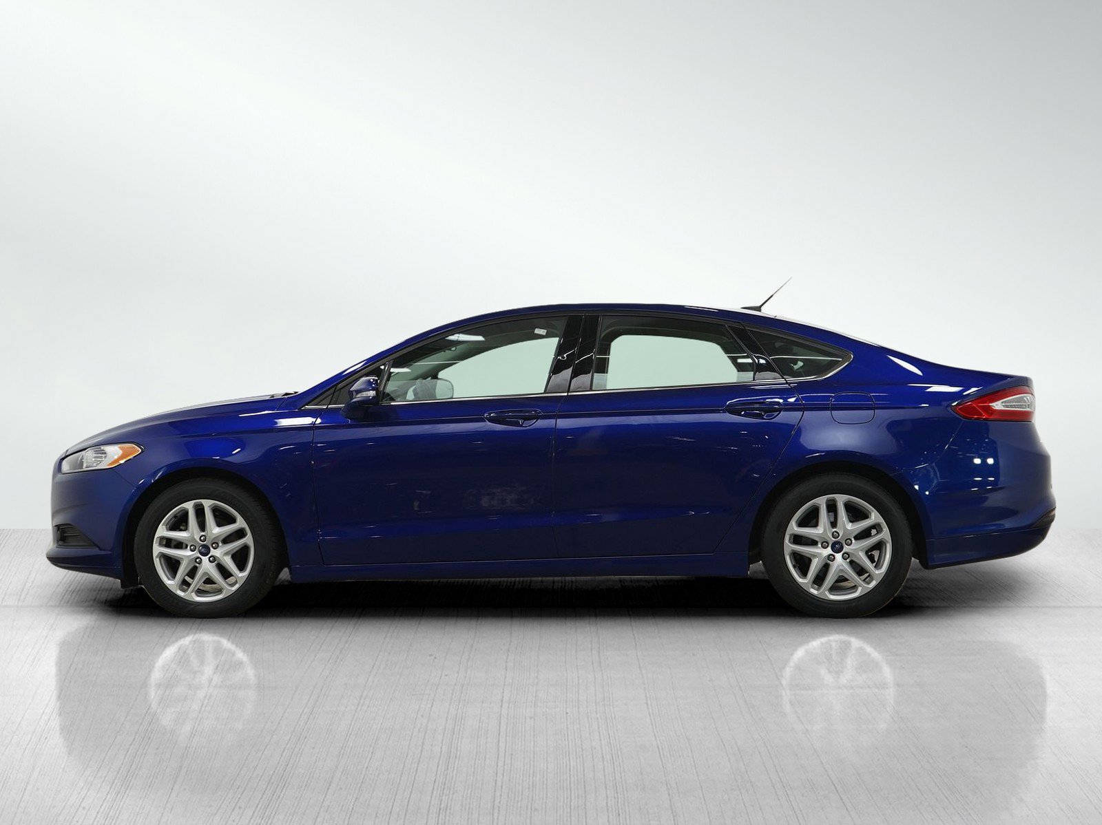 Used 2013 Ford Fusion SE image 2
