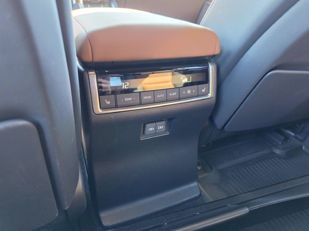 Used 2025 Lexus GX 550 w/ Accessory Package (Z1) AWD/4WD image 34
