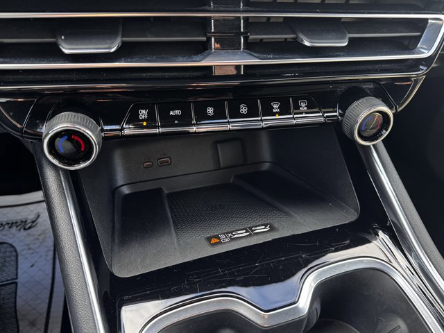 Used 2025 Chevrolet Traverse LT image 19