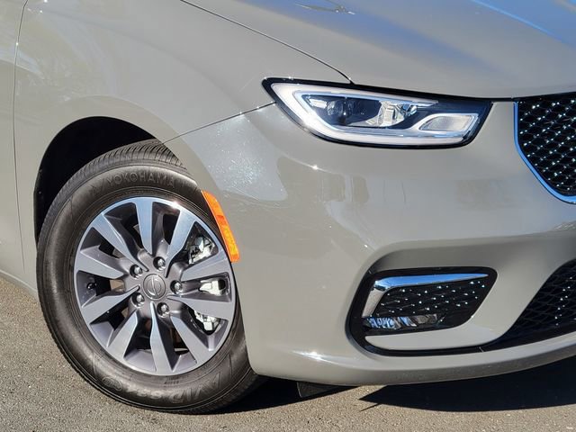 Used 2023 Chrysler Pacifica Limited FWD image 5