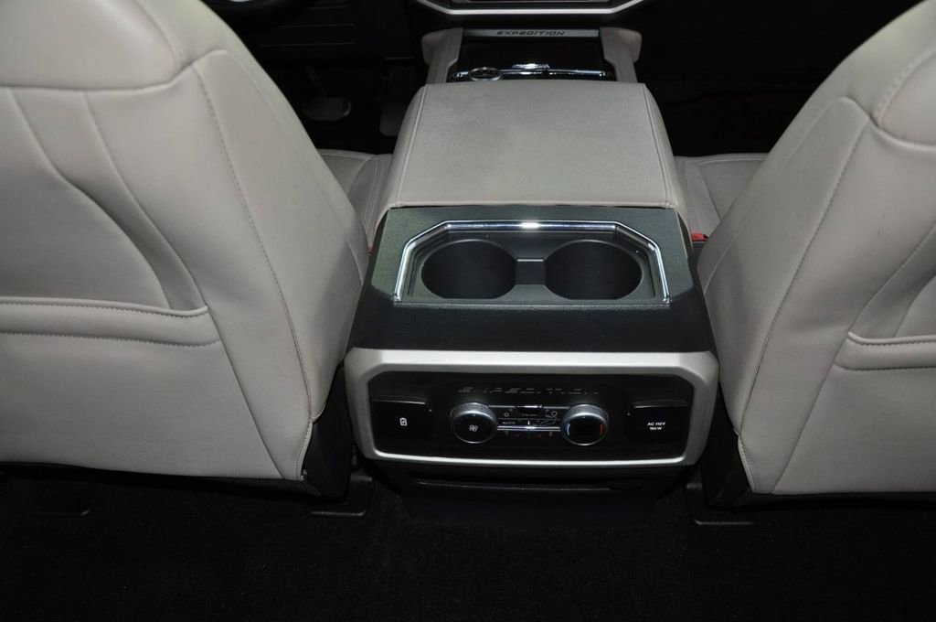 Used 2022 Ford Expedition Limited image 21