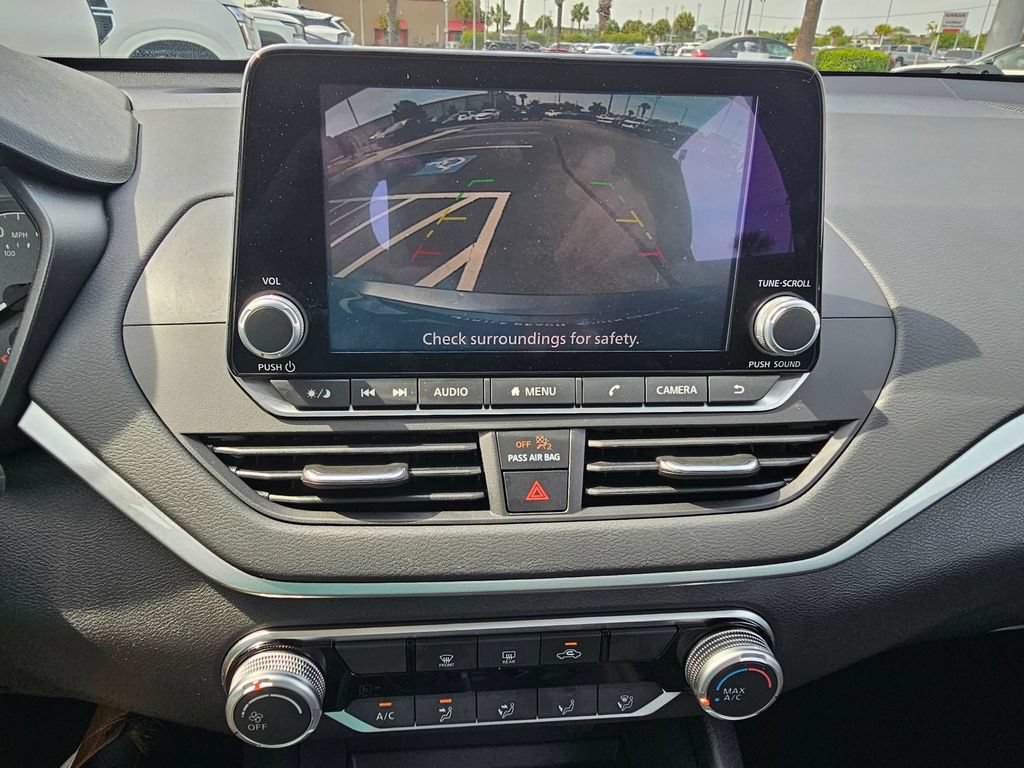 Used 2025 Nissan Altima 2.5 S FWD image 17