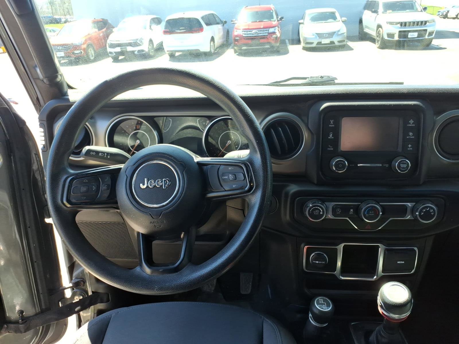 Used 2019 Jeep Wrangler Sport AWD/4WD image 9