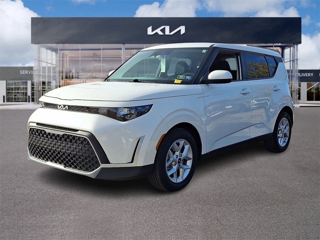 Certified 2023 Kia Soul LX w/ LX Technology Package image 3