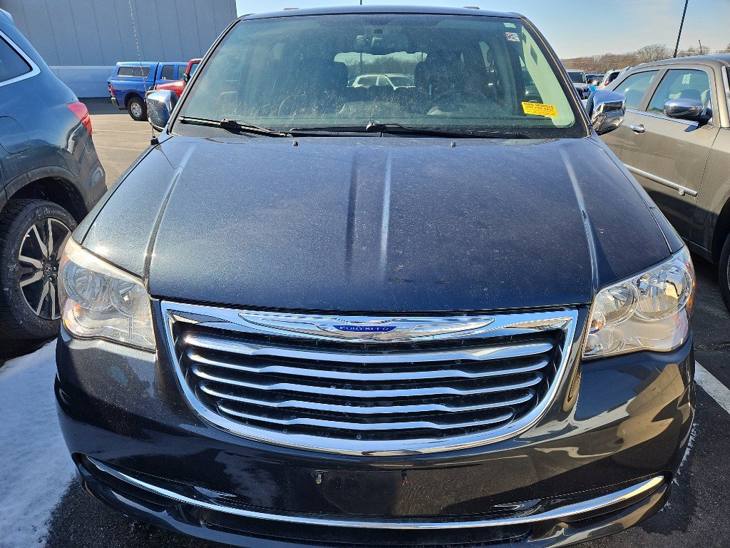 Used 2014 Chrysler Town & Country Touring-L w/ Driver Convenience Group image 2