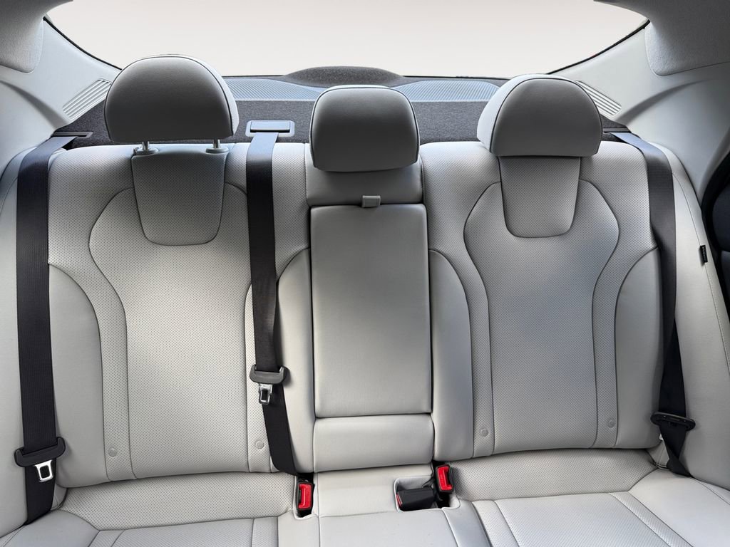 Used 2025 Hyundai Elantra Limited image 26