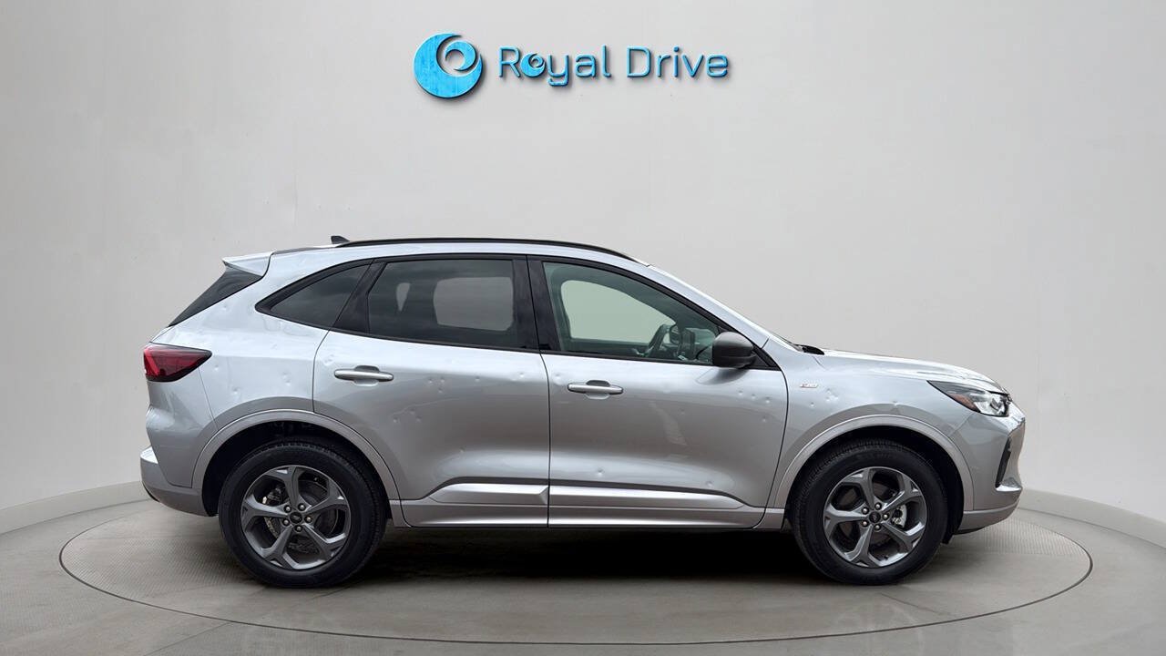 Used 2024 Ford Escape ST-Line w/ Tech Pack #1 AWD/4WD image 7