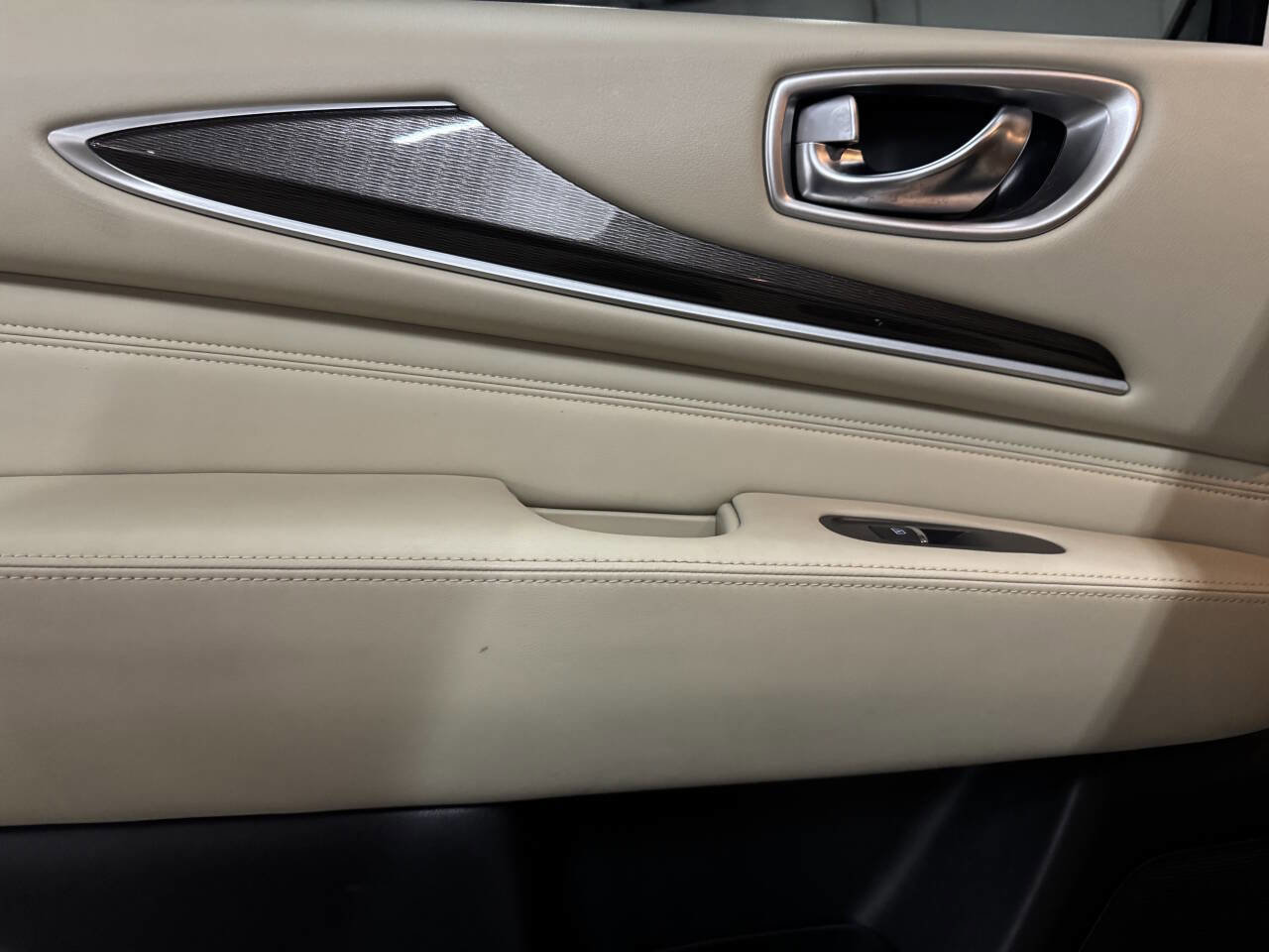 Used 2019 INFINITI QX60 Luxe w/ Essential Package image 36