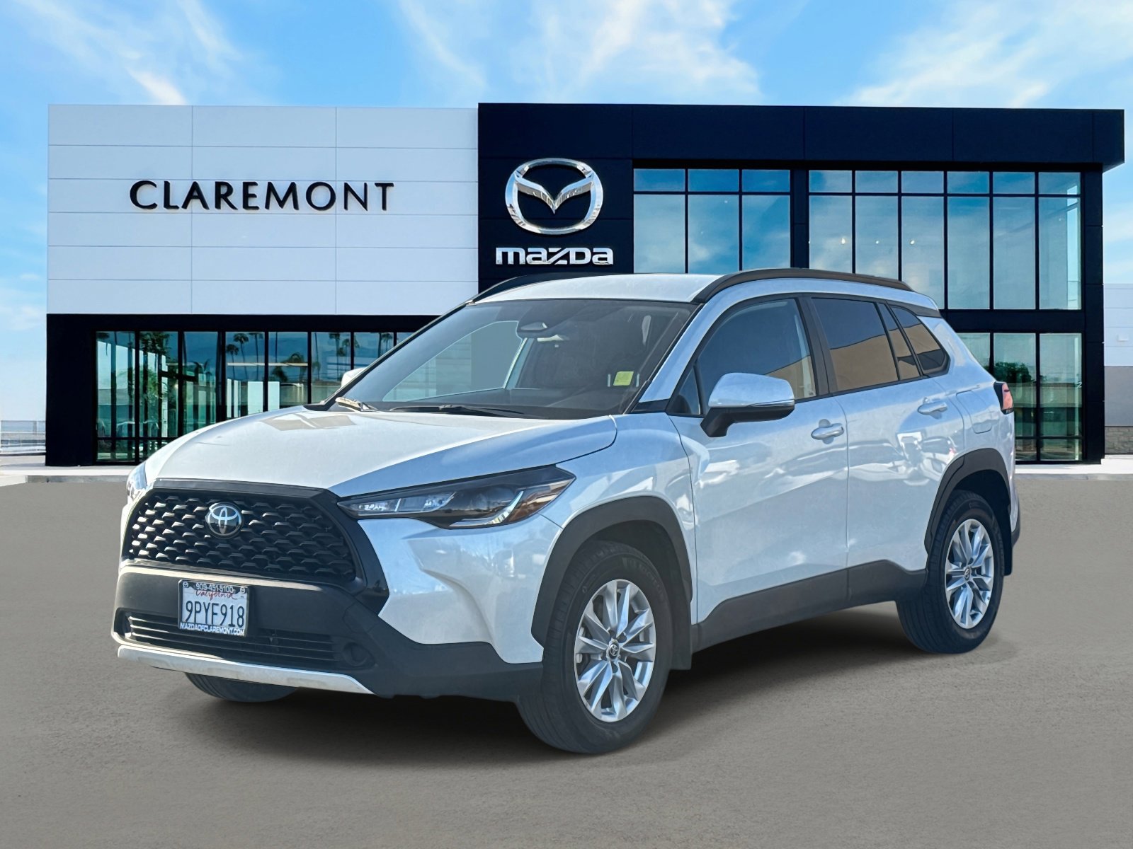 Used 2024 Toyota Corolla Cross LE image 3