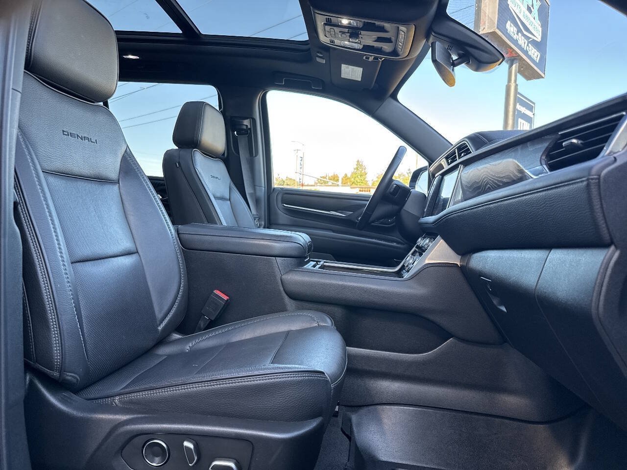 Used 2021 GMC Yukon Denali AWD/4WD image 18