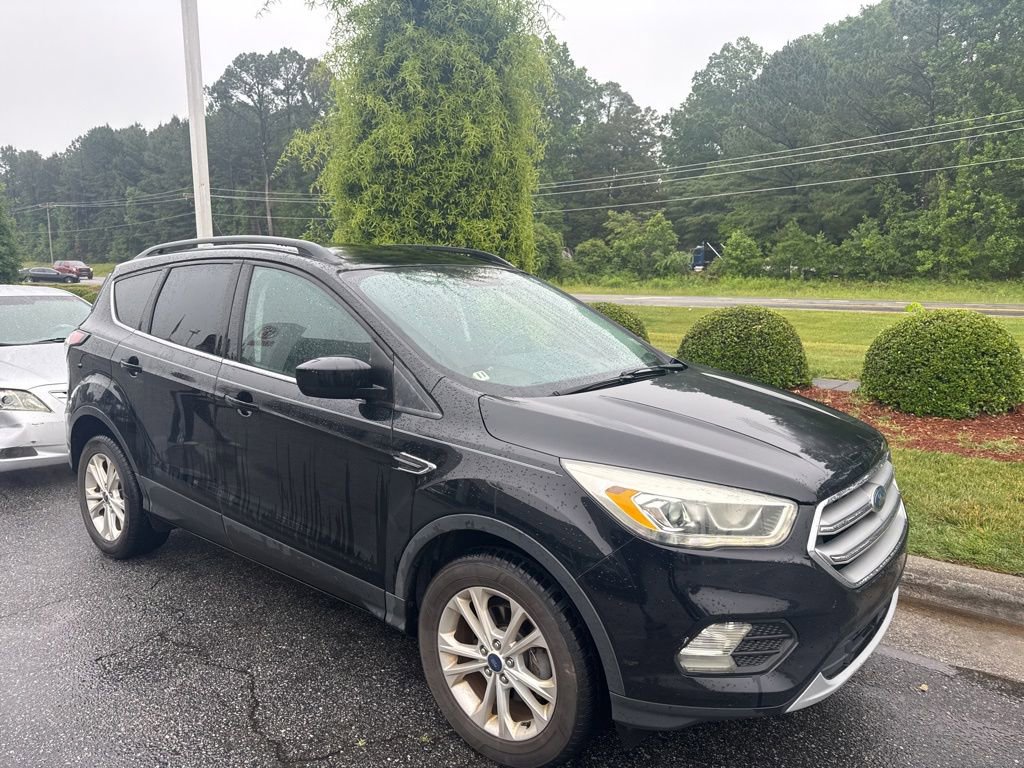 Used 2017 Ford Escape SE w/ Equipment Group 201A FWD image 5