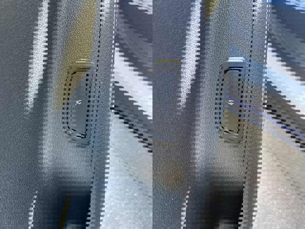 Used 2024 GMC Acadia Elevation image 25