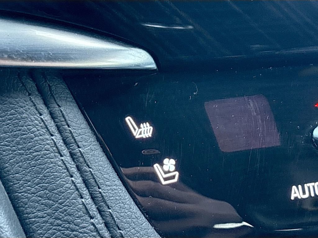 Used 2024 Cadillac XT6 Premium Luxury w/ LPO, Floor Liner Package image 21