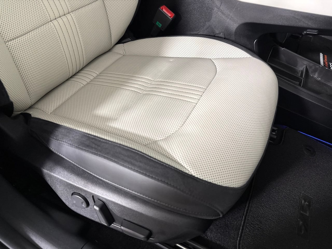 Used 2024 Kia EV6 GT-Line w/ GT-Line White Seat Package RWD image 29