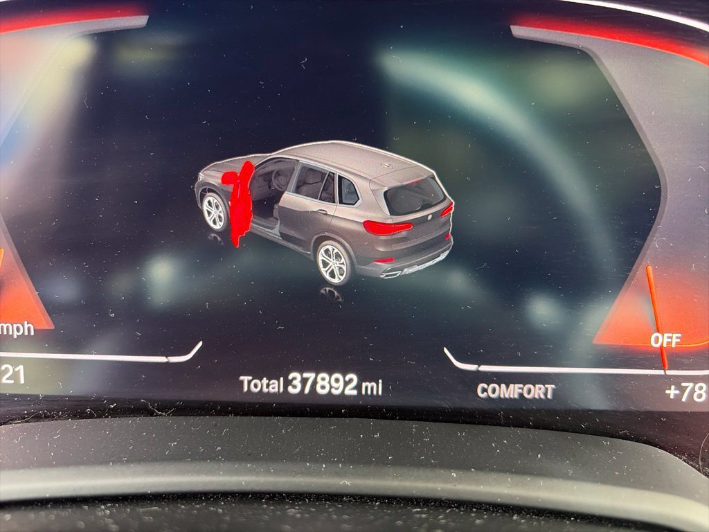 Used 2021 BMW X5 xDrive40i w/ Premium Package 3 AWD/4WD image 2