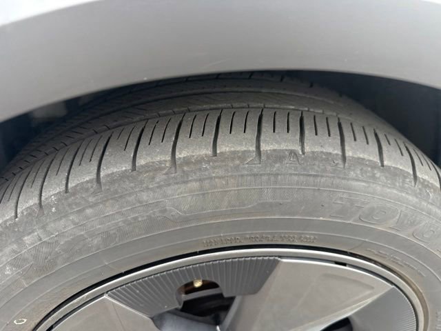 Used 2024 Toyota Prius LE FWD image 10