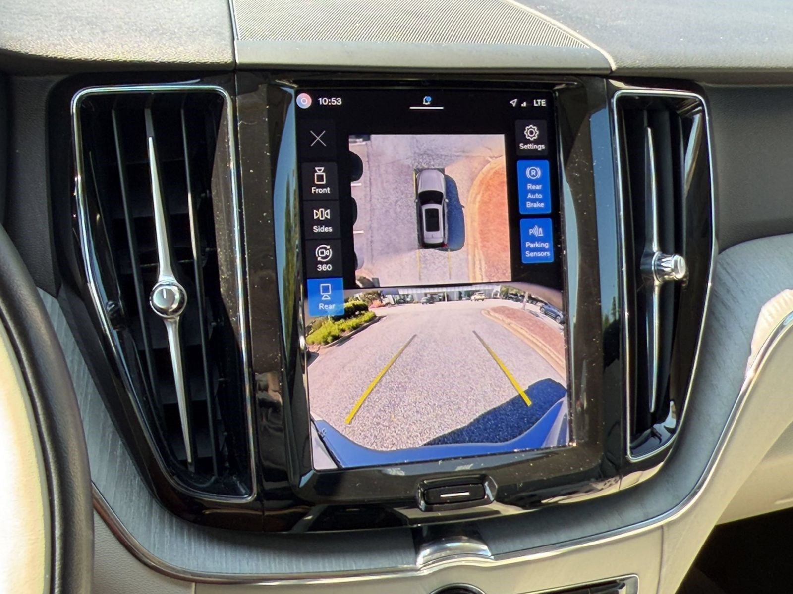Certified 2024 Volvo XC60 B5 Plus w/ Climate Package AWD/4WD image 18