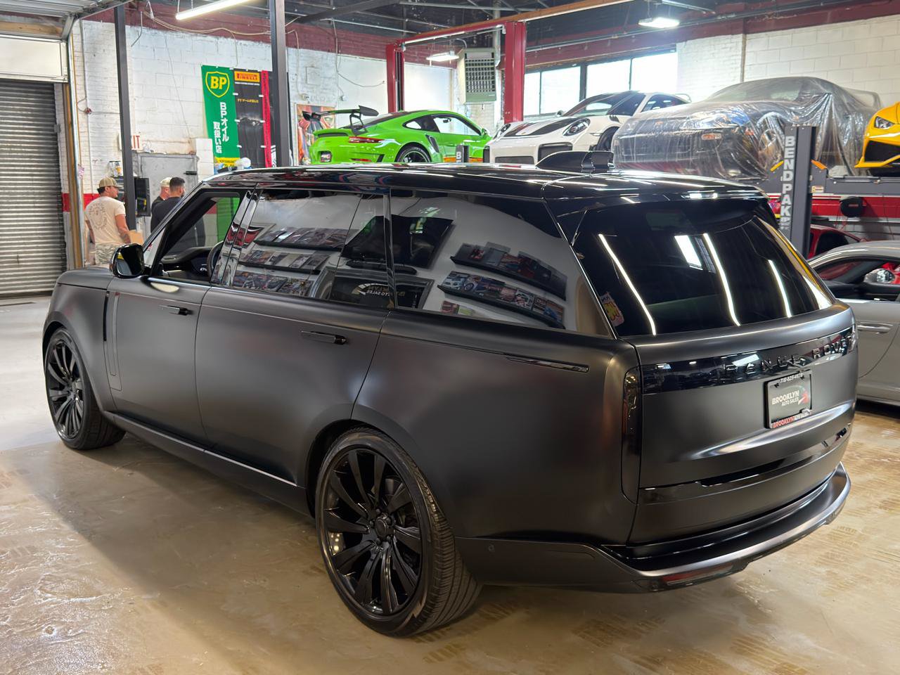 Used 2023 Land Rover Range Rover Long Wheelbase SE AWD/4WD image 12