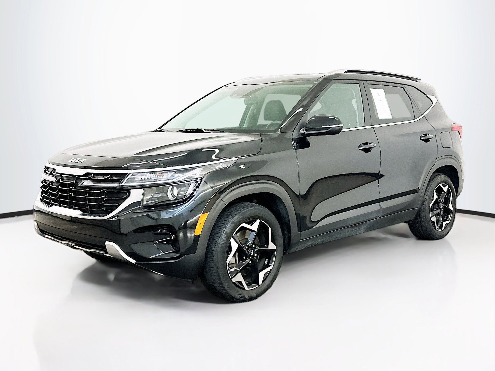 Used 2024 Kia Seltos EX image 3