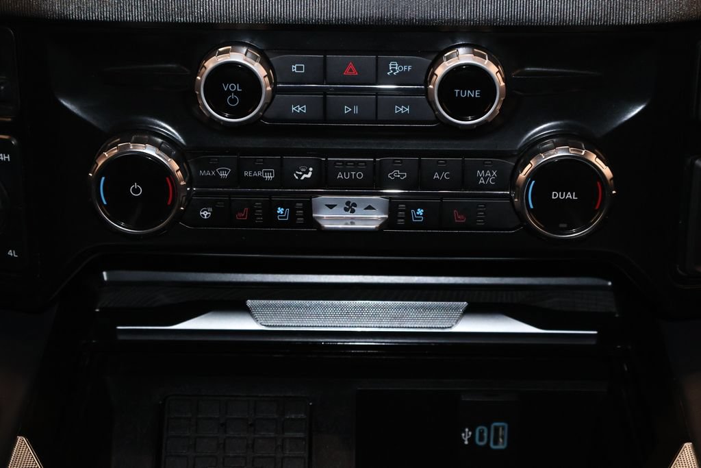 Certified 2025 Ford F350 Platinum AWD/4WD image 37