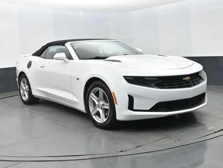Used 2023 Chevrolet Camaro LT RWD image 2