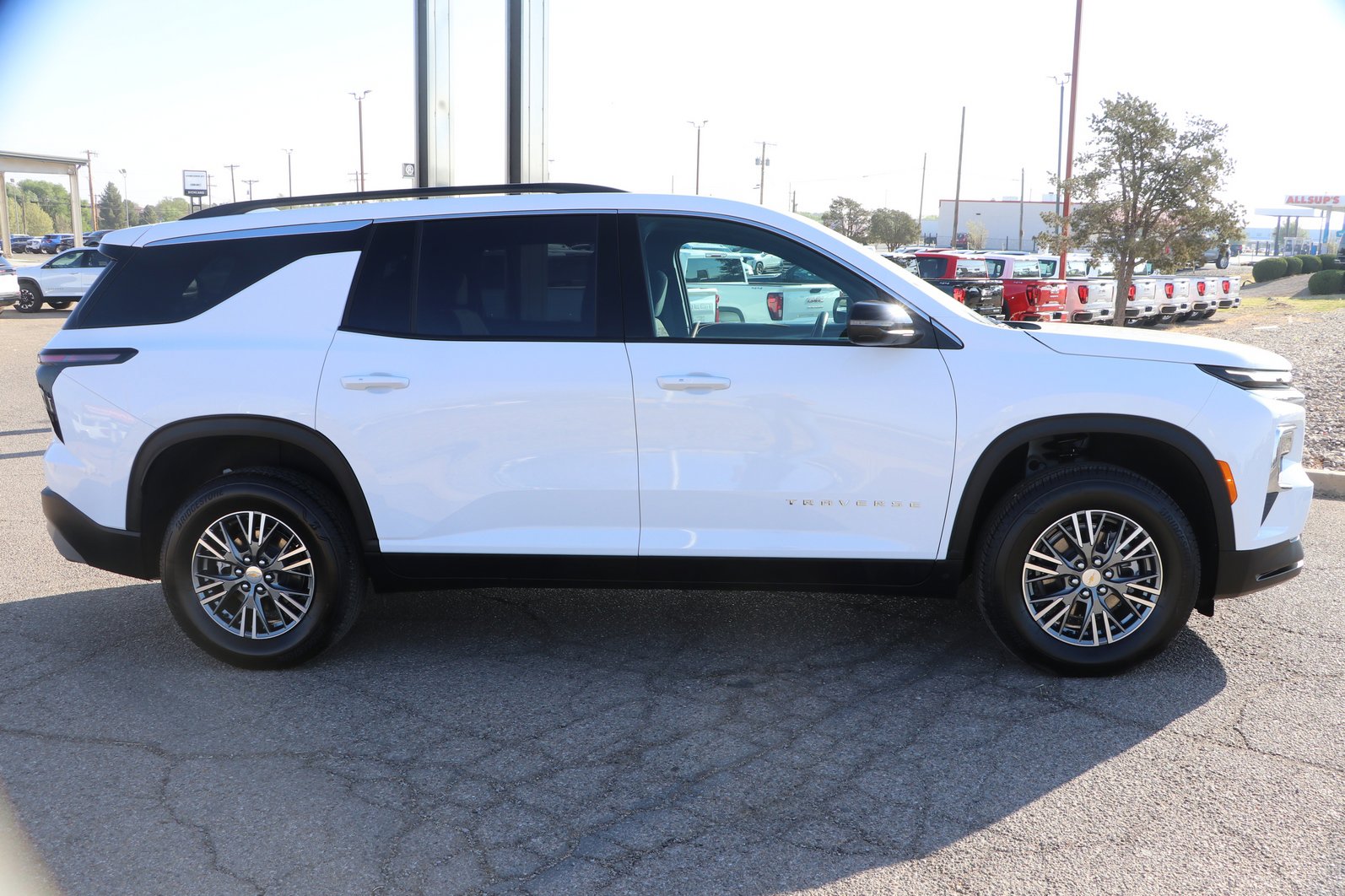Used 2026 Chevrolet Traverse LT image 8