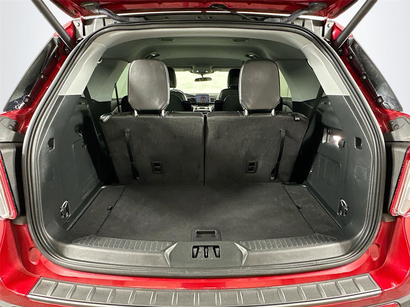 Used 2024 Ford Explorer XLT w/ Equipment Group 202A image 25