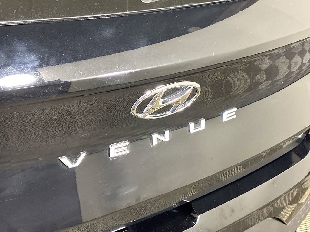 Used 2020 Hyundai Venue SE FWD image 23
