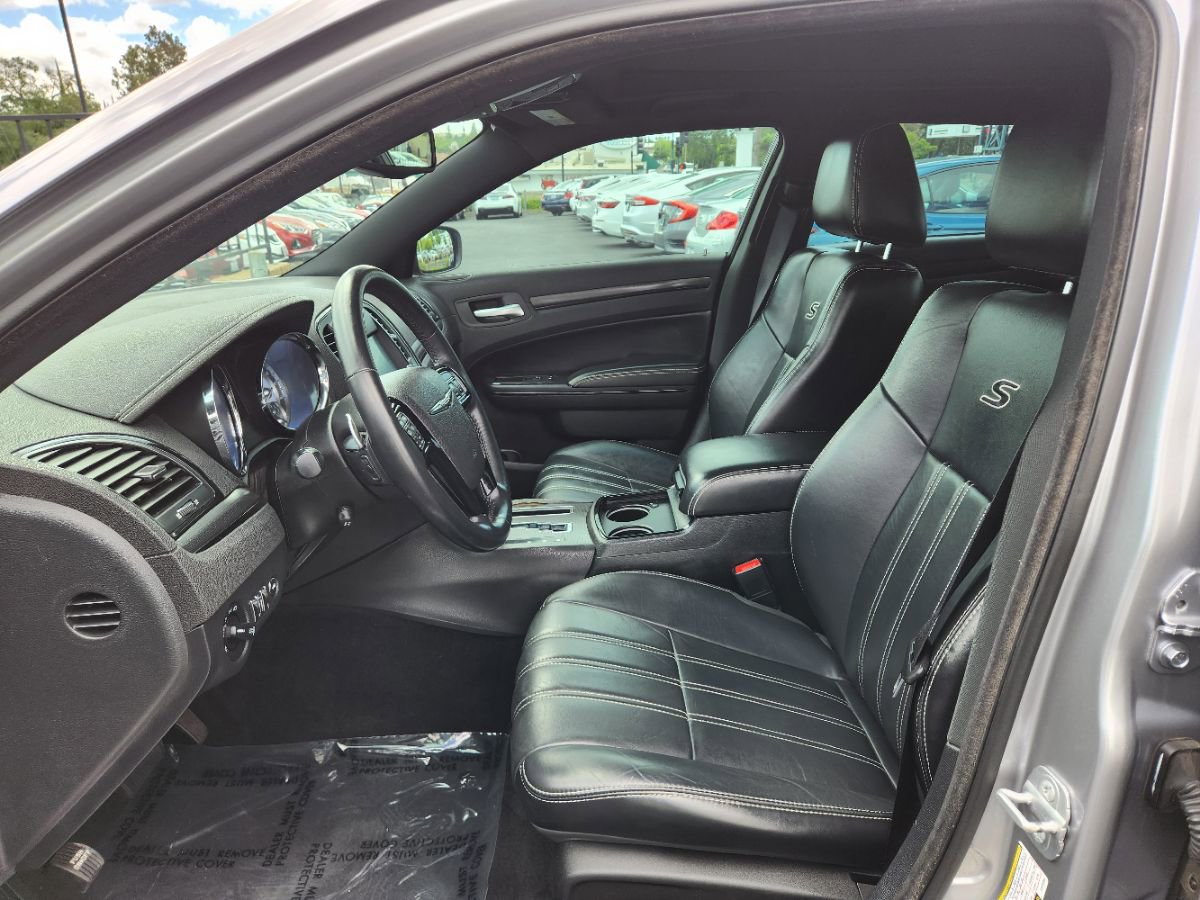 Used 2014 Chrysler 300 S w/ Luxury Group RWD image 9