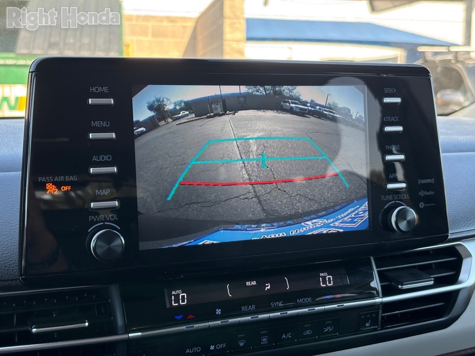 Used 2024 Toyota Sienna XLE image 26