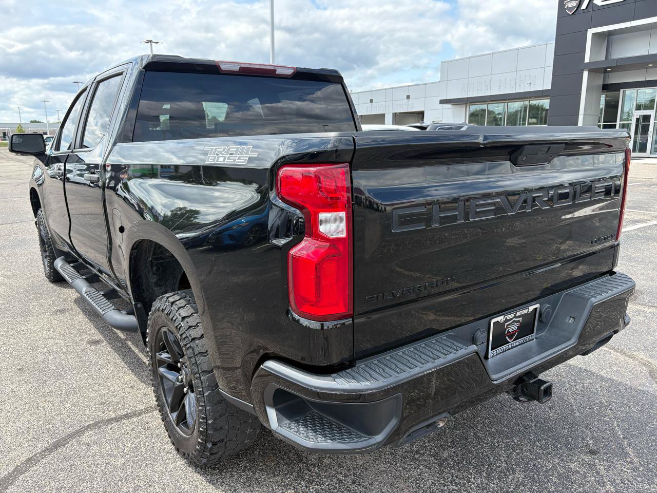 Used 2021 Chevrolet Silverado 1500 Custom Trail Boss w/ Midnight Edition AWD/4WD image 3