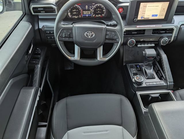 Used 2025 Toyota Tacoma TRD Off-Road AWD/4WD image 12