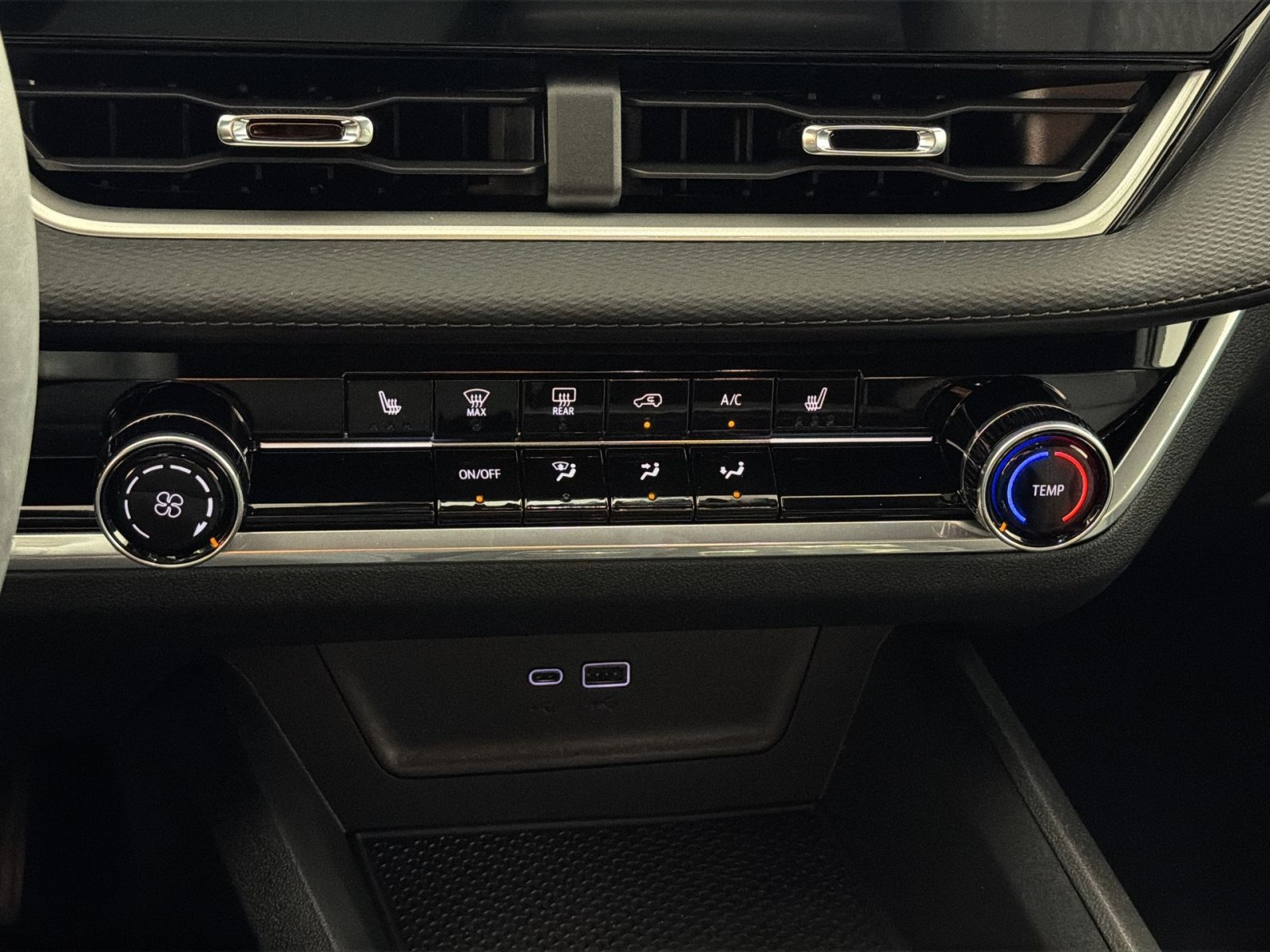 New 2027 Chevrolet Equinox LT w/ Safety and Technology Package FWD image 21