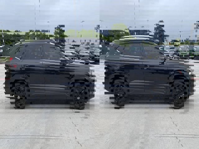 New 2025 Volkswagen Taos SE image 11